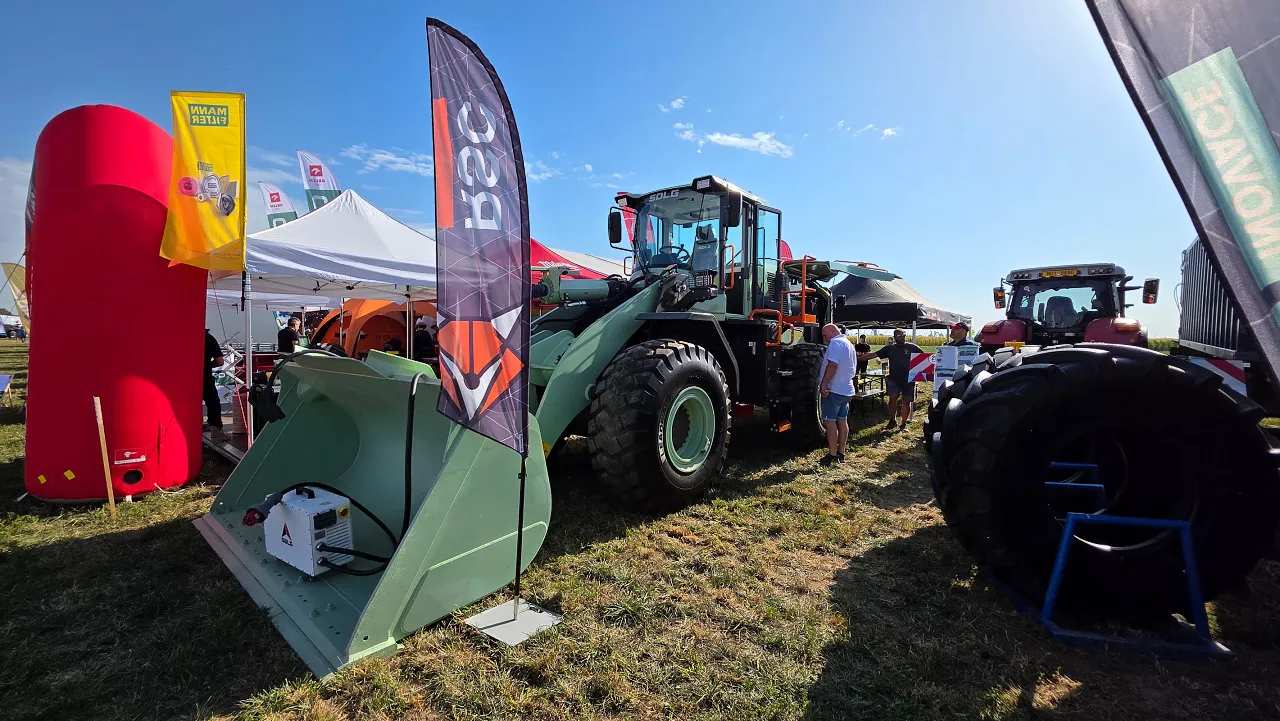Výtisky doplňků pro těžkou techniku na velké agro výstavě