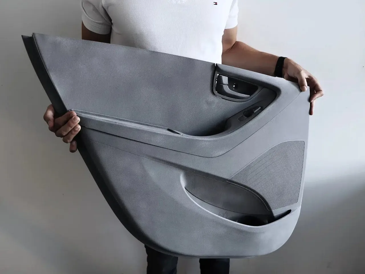 V Hyundai už si 3D tisknou celý dveřní panel v jednom kuse